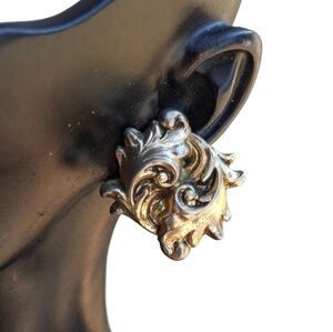 Vintage Whiting & Davis Gold Tone Baroque Filigree Clip On Earrings